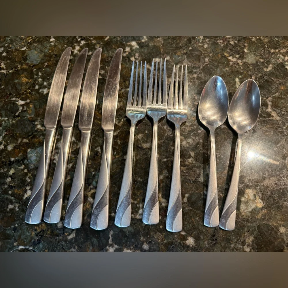 Oneida River 9 Piece Everyday Flatware Stainless Steel‎ R